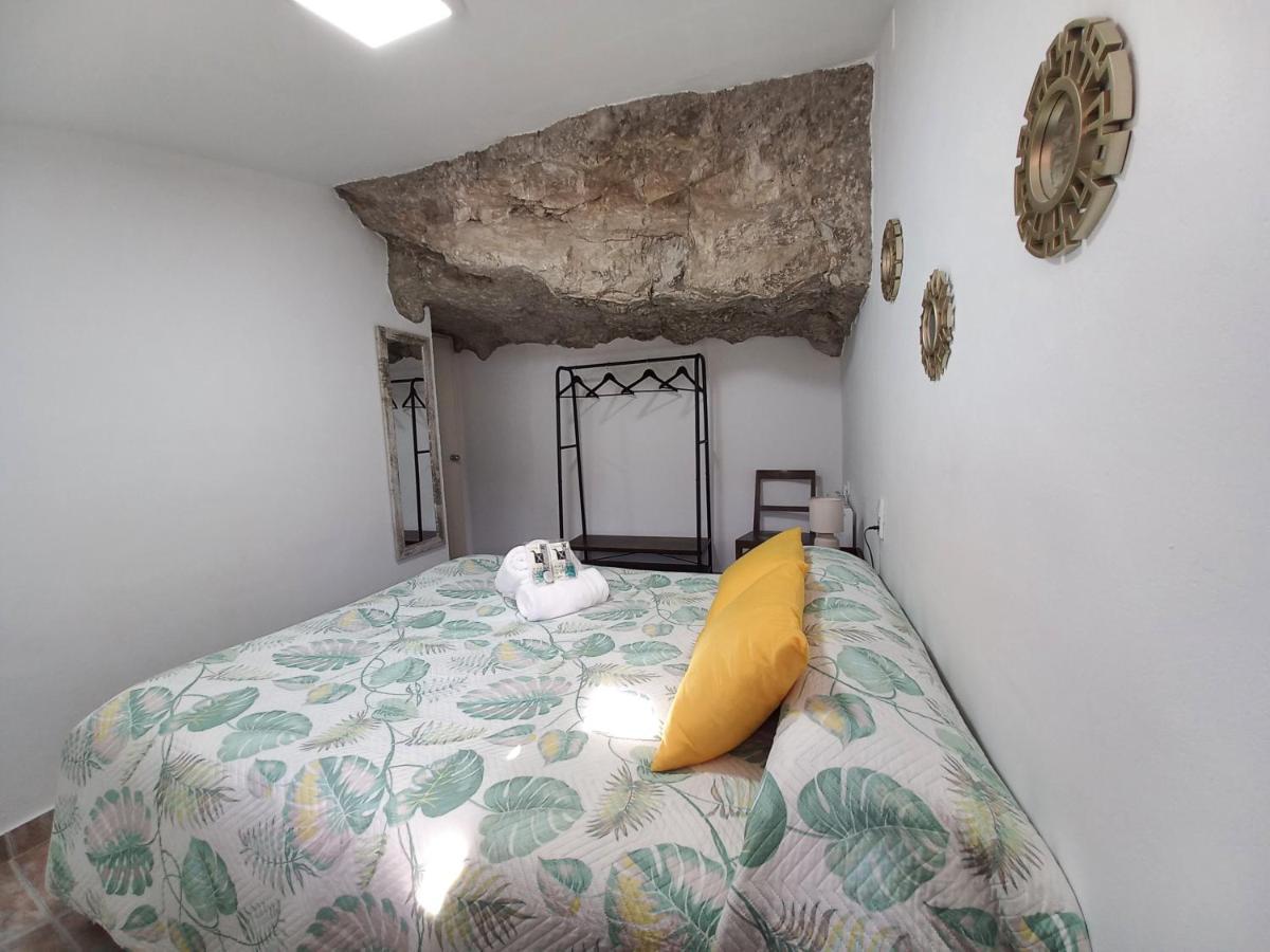 アルカラ・デル・フカル Casa Cueva El Portonヴィラ エクステリア 写真
